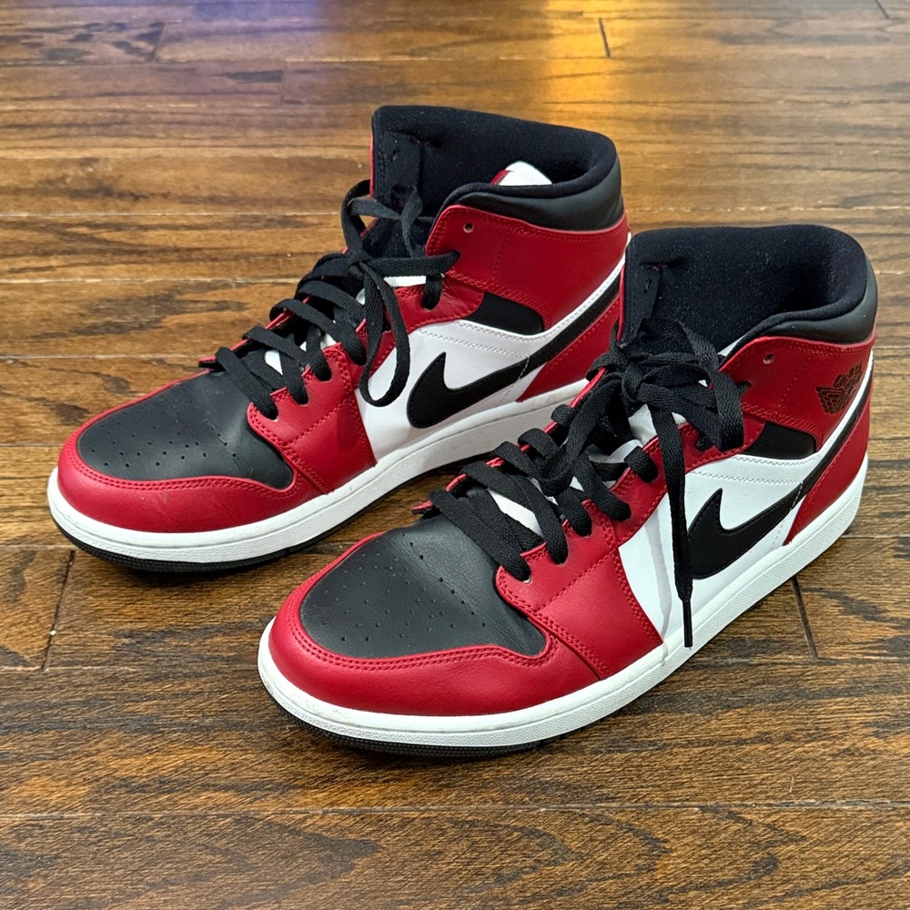 Nike Jordan 1 Retro basketball Black and Red Mid Sneakers - Picture 7 of 8
